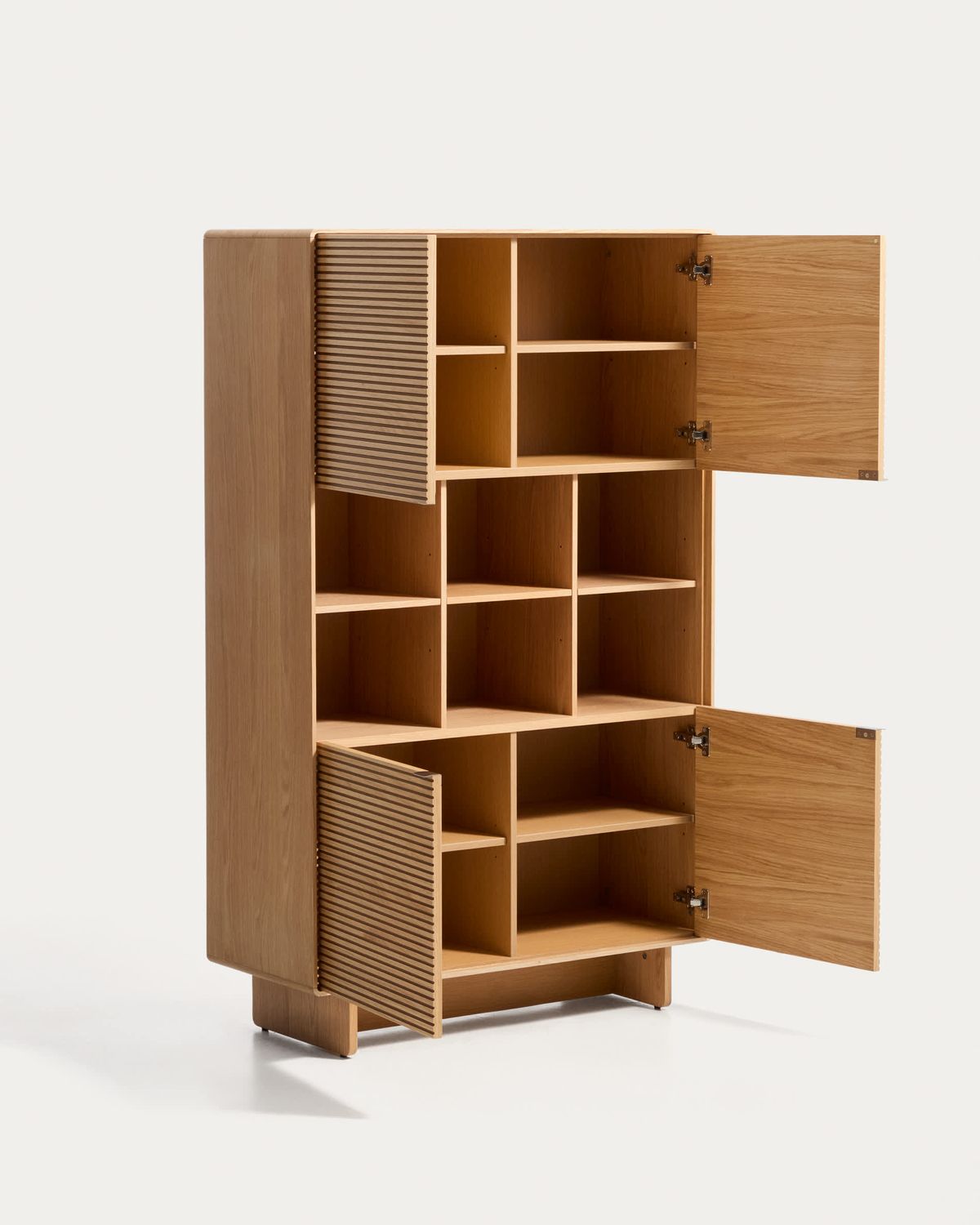 Aparador alto Norlen 4 puertas de chapa de roble acabado tono natural FSC Mix Credit 100 x 163 cm