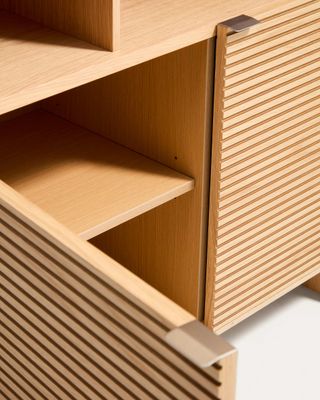 Aparador alto Norlen 4 puertas de chapa de roble acabado tono natural FSC Mix Credit 100 x 163 cm
