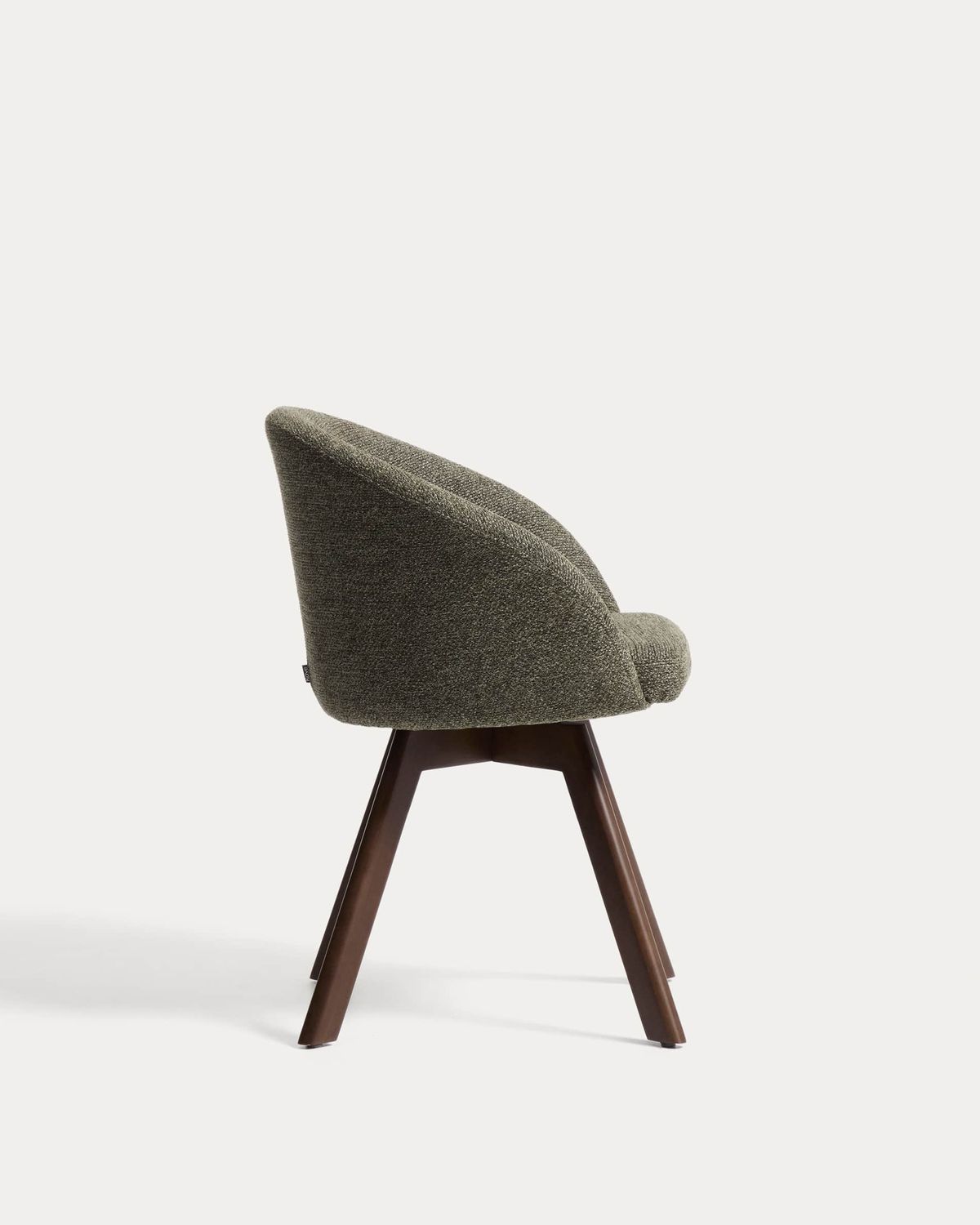 Silla giratoria Marvin chenilla verde y patas de madera maciza de haya acabado nogal FSC 100%