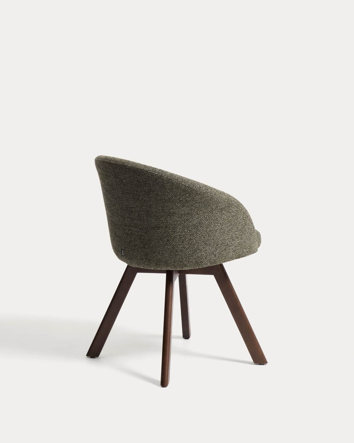 Silla giratoria Marvin chenilla verde y patas de madera maciza de haya acabado nogal FSC 100%