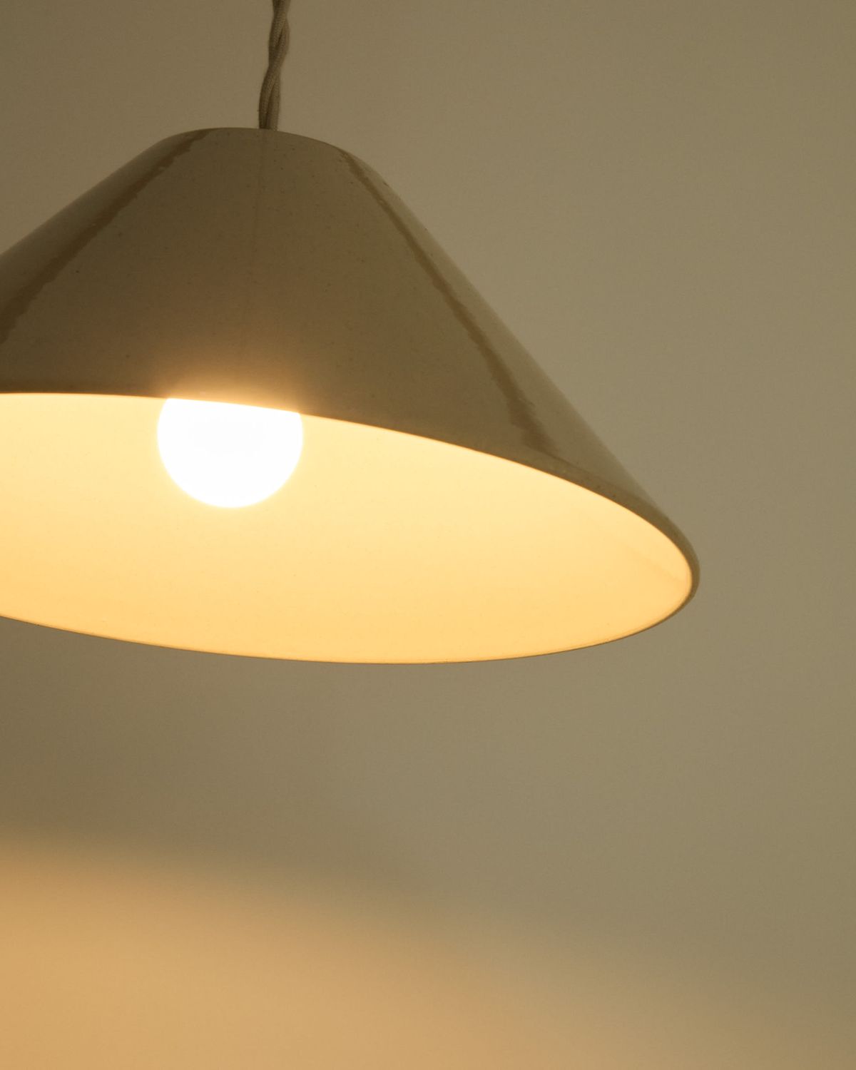 Lámpara de techo Ceren de cerámica beige