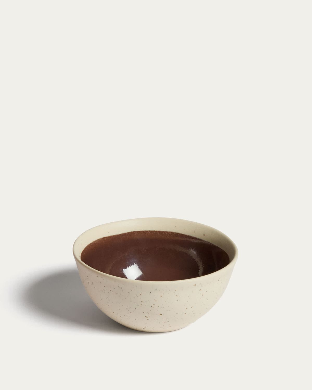 Bol Nale de cerámica beige con fondo marrón