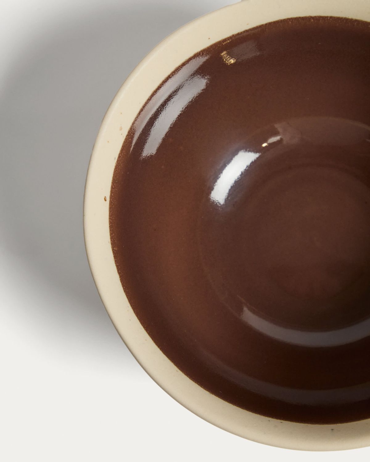 Bol Nale de cerámica beige con fondo marrón