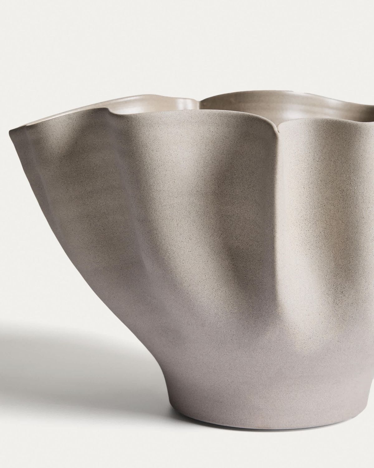 Centro de mesa Nilea de cerámica gris 38 x 28 cm
