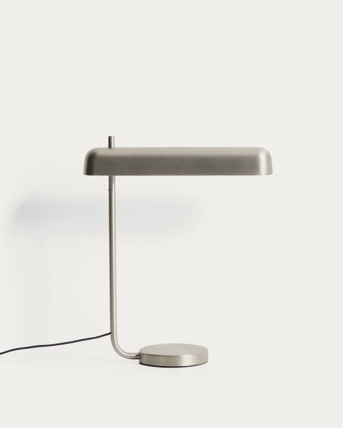 Lámpara de mesa Nelaia con acabado gris