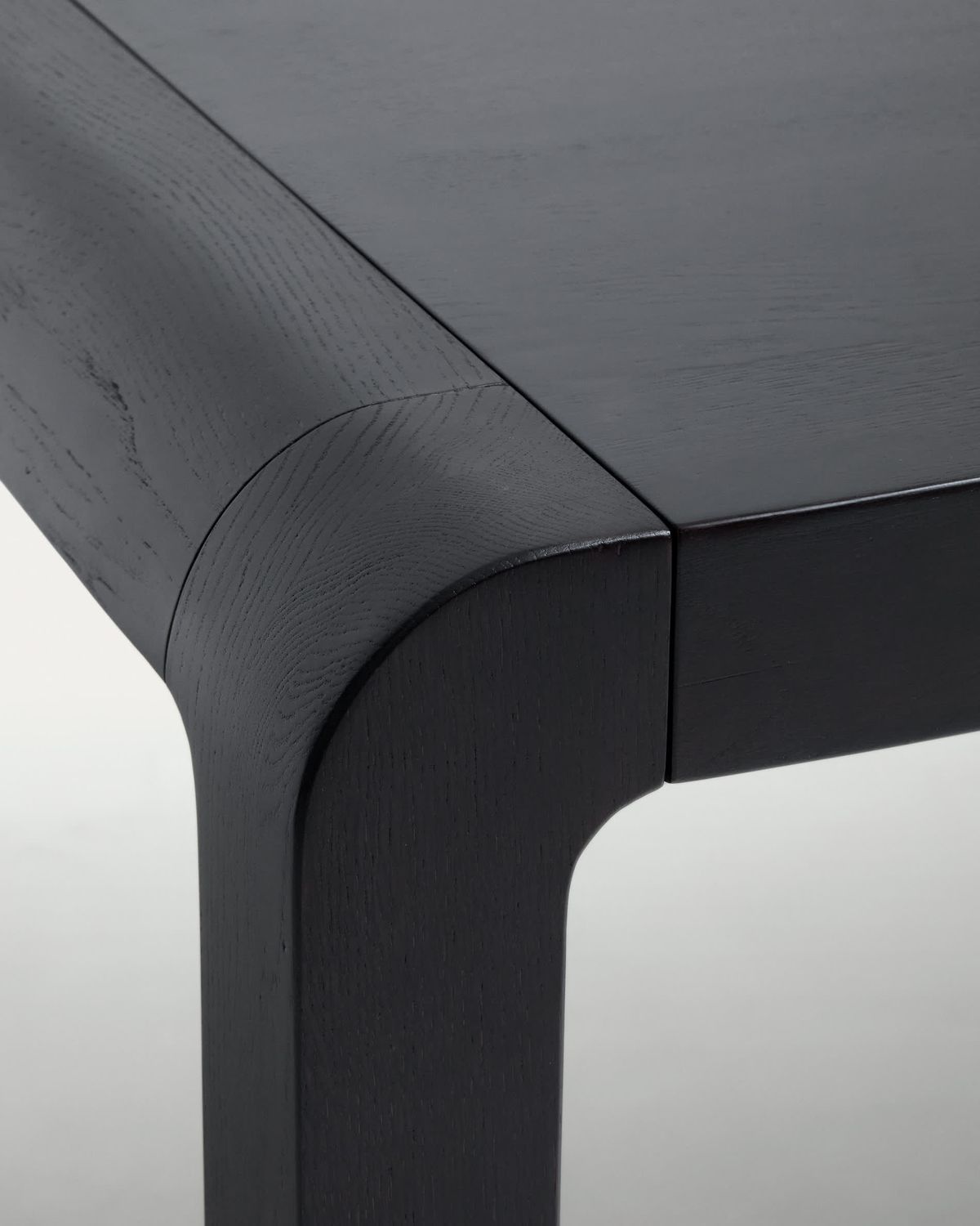 Mesa extensible Erisia de madera maciza de roble con acabado ebonizado 180 (230) x 90 cm FSC 100%