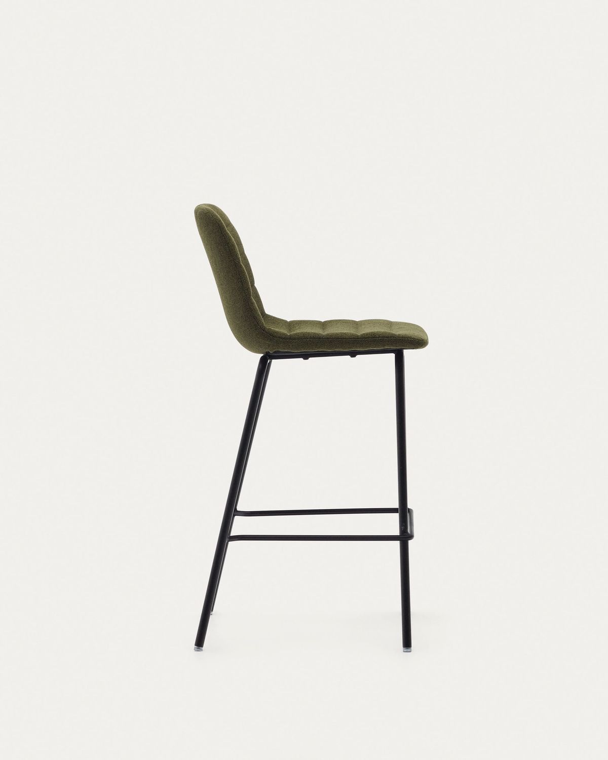 Taburete Zunilda de chenilla verde oscuro y acero acabado negro mate altura 65 cm FSC 100%