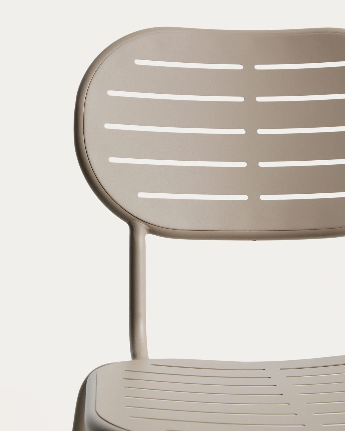 Silla apilable de exterior Brai de acero galvanizado topo
