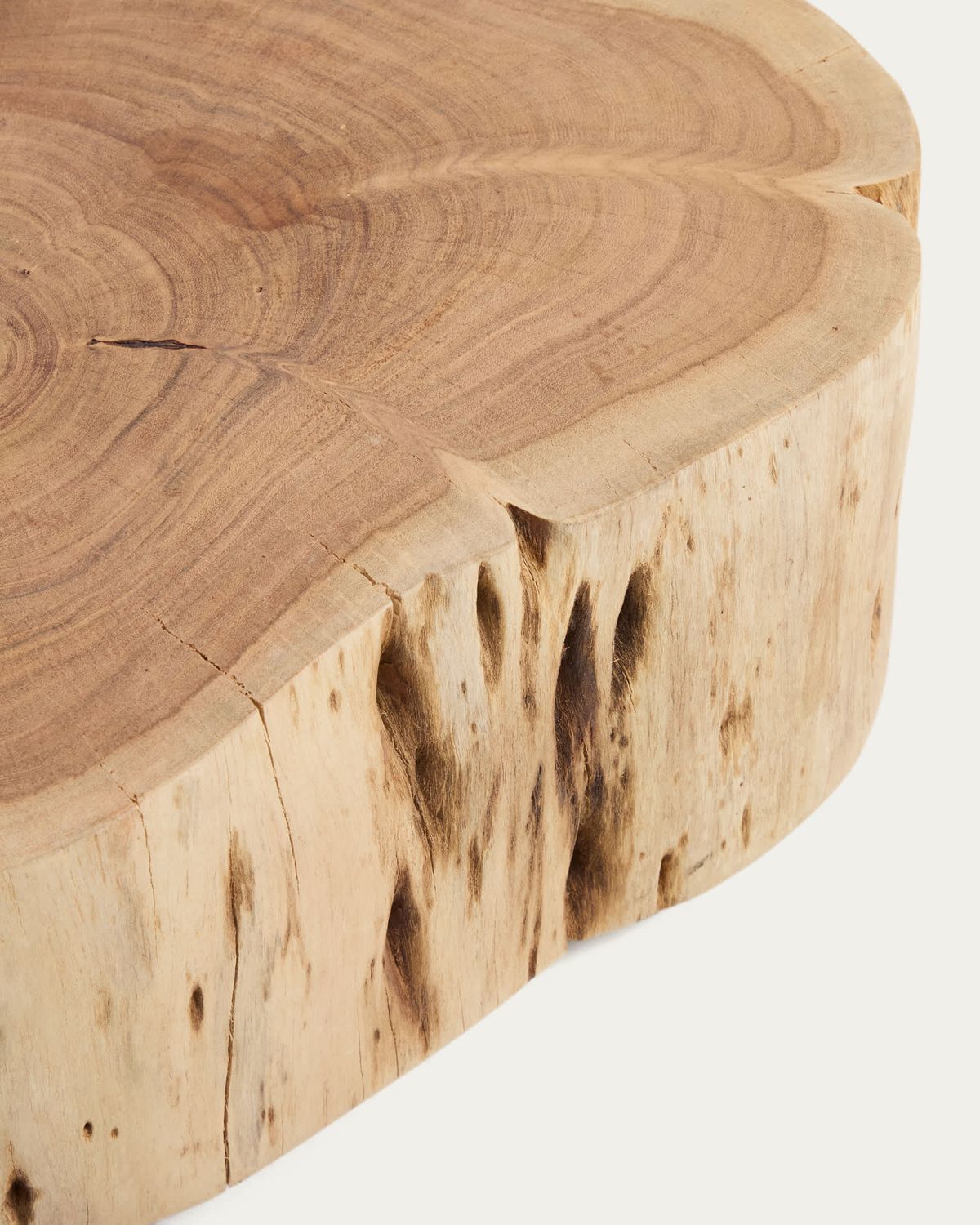 Mesa de centro Nuvine de madera maciza de acacia con acabado blanqueado con ruedas Ø65 cm