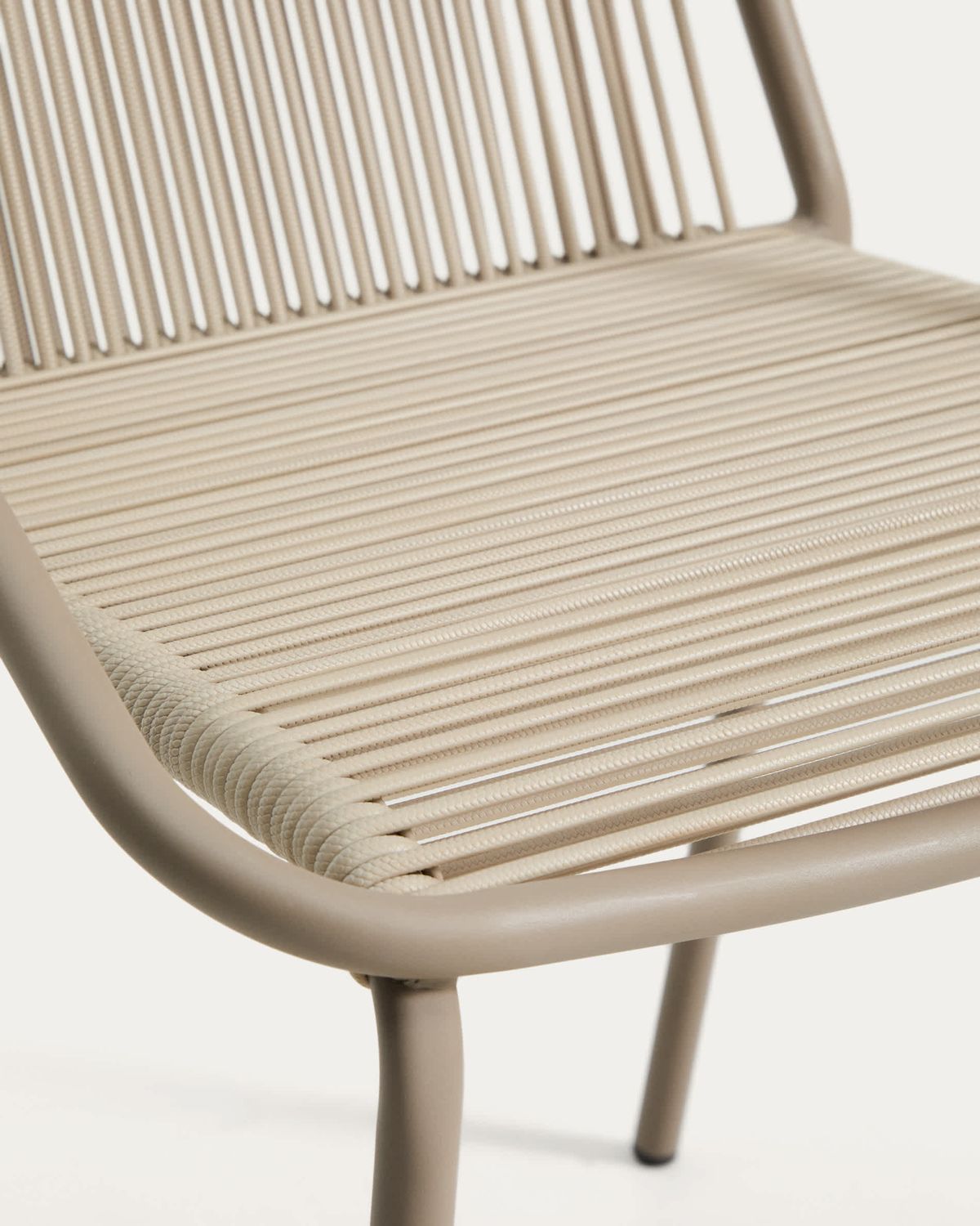 Silla apilable de exterior Zivia de cuerda crudo y acero galvanizado topo