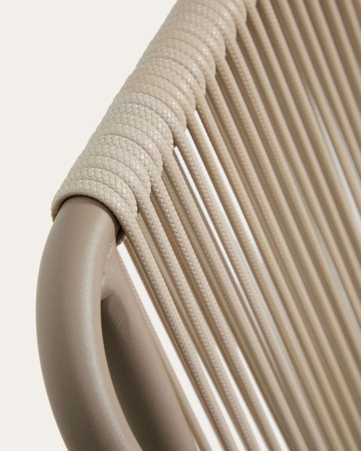Silla apilable de exterior Zivia de cuerda crudo y acero galvanizado topo