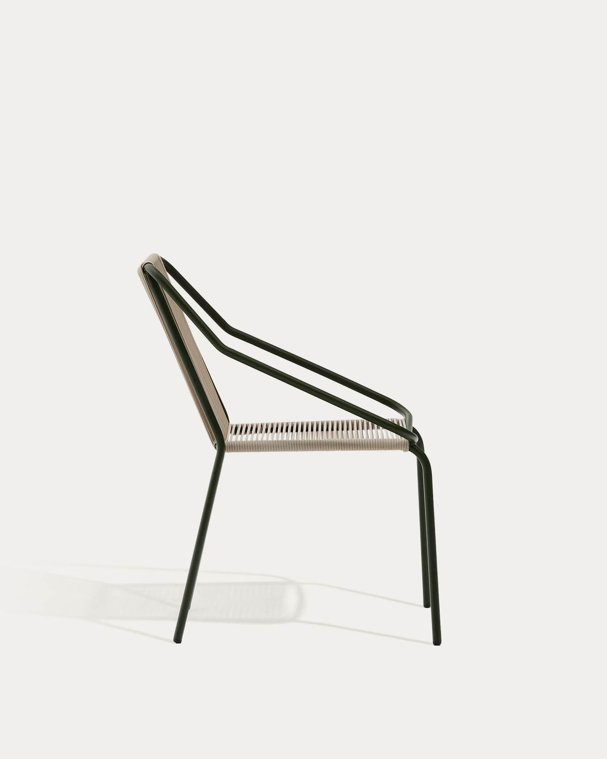 Silla apilable de exterior Zivia de cuerda crudo y acero galvanizado verde