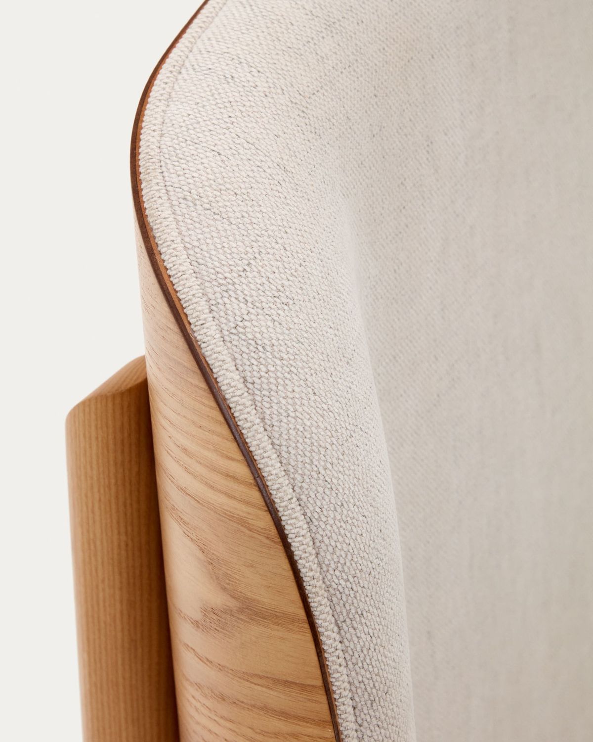Cama Octavia madera contrachapada de fresno y cabecero tapizado blanco FSC Mix Credit 160x200cm