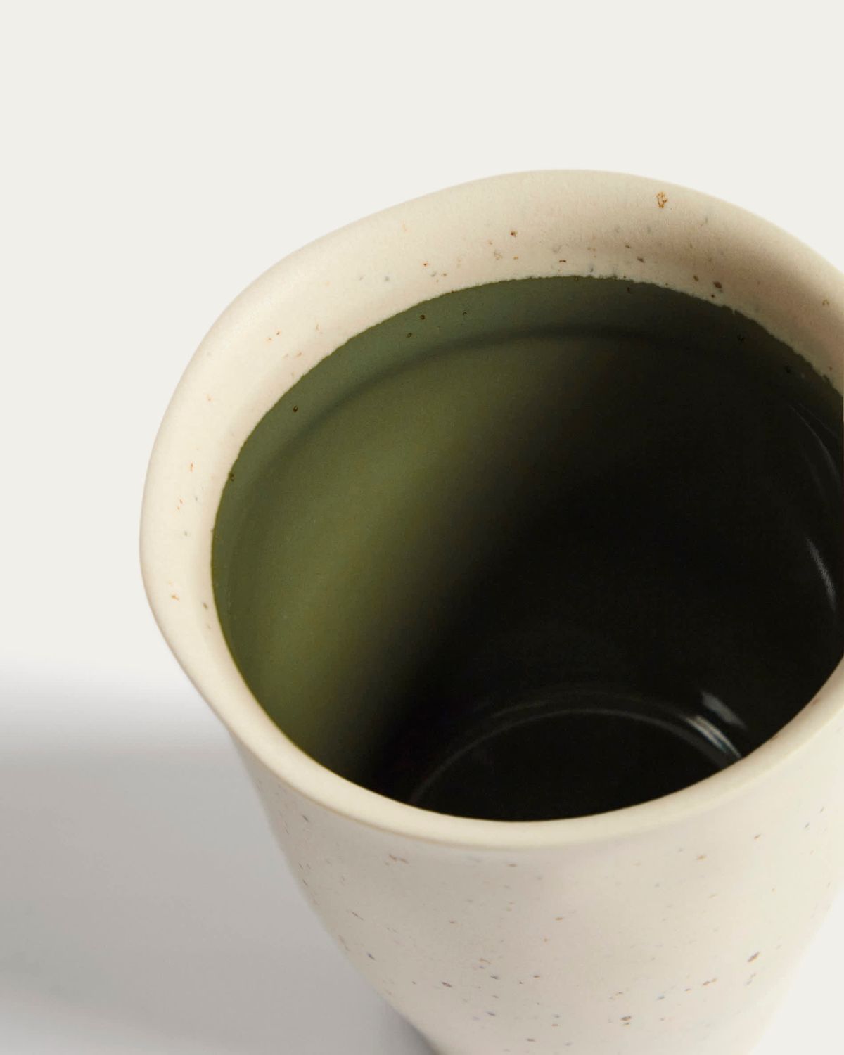 Taza Nale de cerámica beige con fondo verde