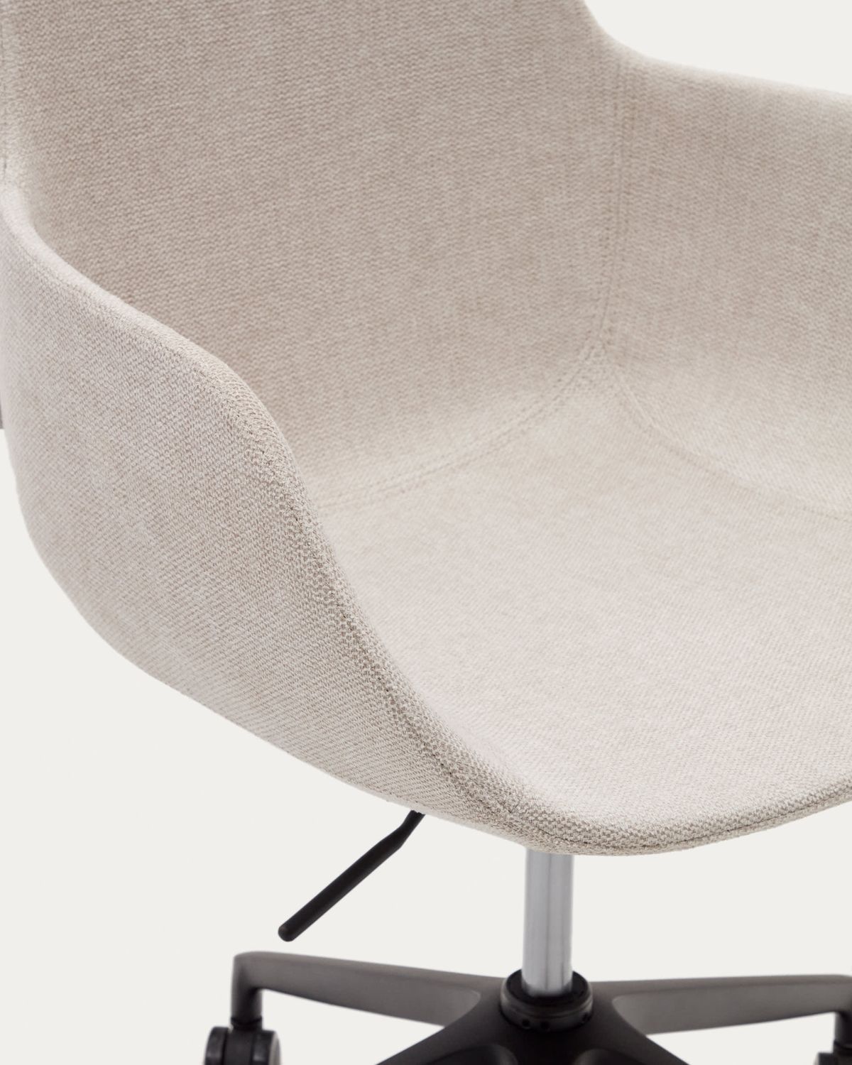 Silla de escritorio Tissiana beige y aluminio con acabado negro mate