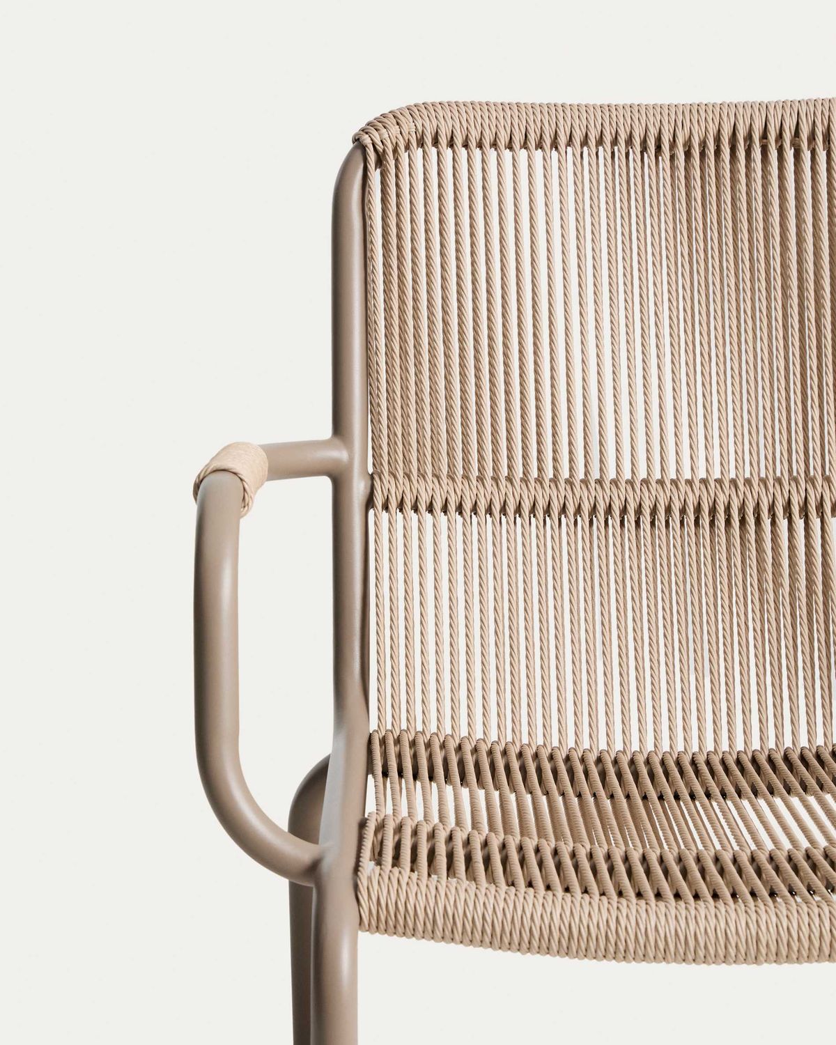 Sillón apilable Salis de aluminio topo y cuerda sintética beige