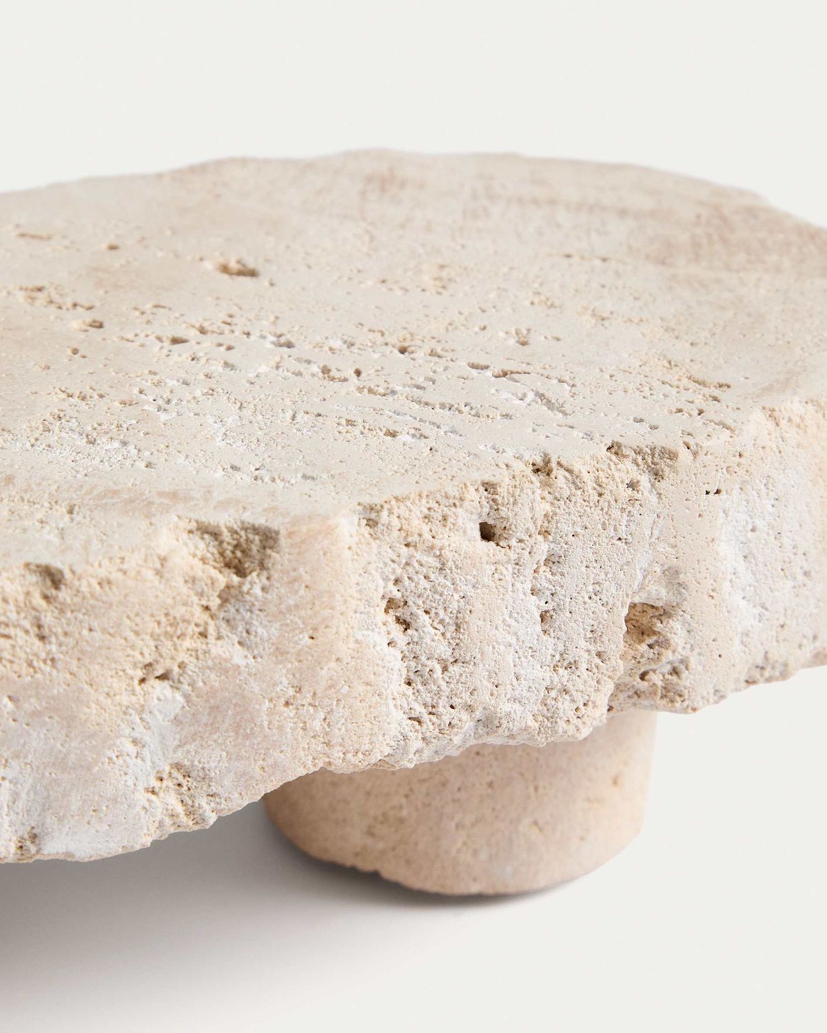 Centro de mesa Zuno de travertino con acabado bruto 23 x 13 cm