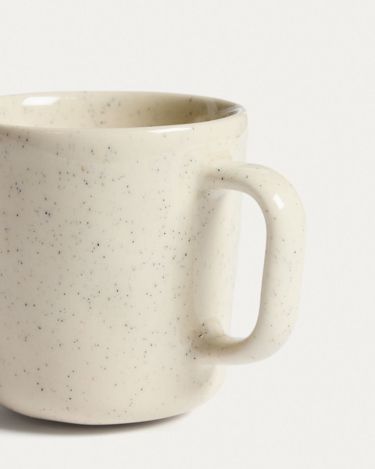 Taza Daner de cerámica color crudo