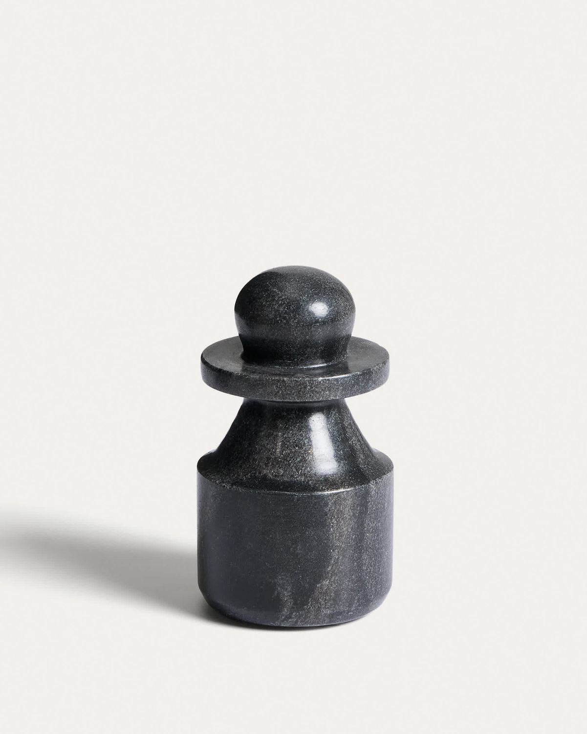 Escultura Elvora de mármol gris 15 cm