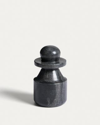 Escultura Elvora de mármol gris 15 cm Escultura Elvora de mármol gris 15 cm