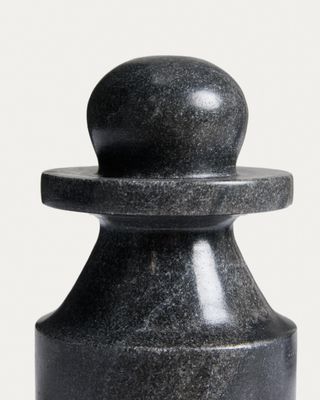 Escultura Elvora de mármol gris 15 cm