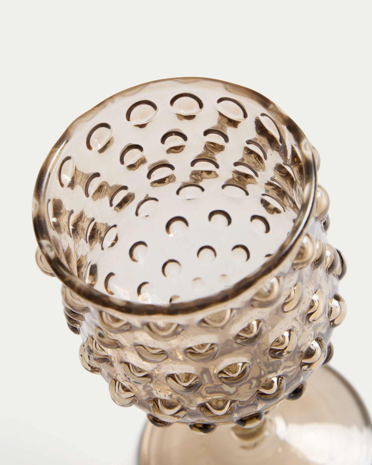 Copa de vino Evoria de vidrio con relieve marrón 30 cl