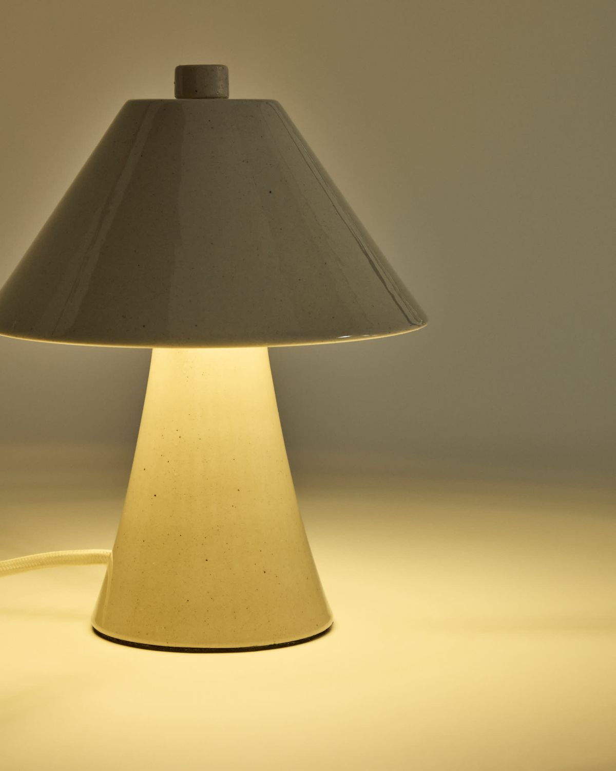 Lámpara de mesa Ceren de cerámica beige 21 cm