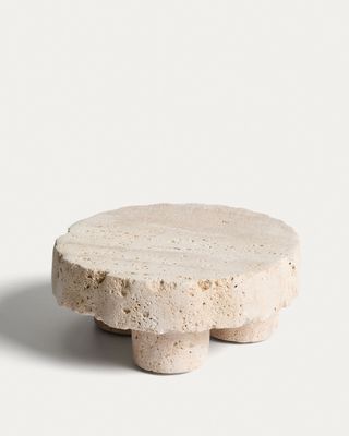 Centro de mesa Zuno de travertino con acabado bruto Ø 20 cm Centro de mesa Zuno de travertino con acabado bruto Ø 20 cm