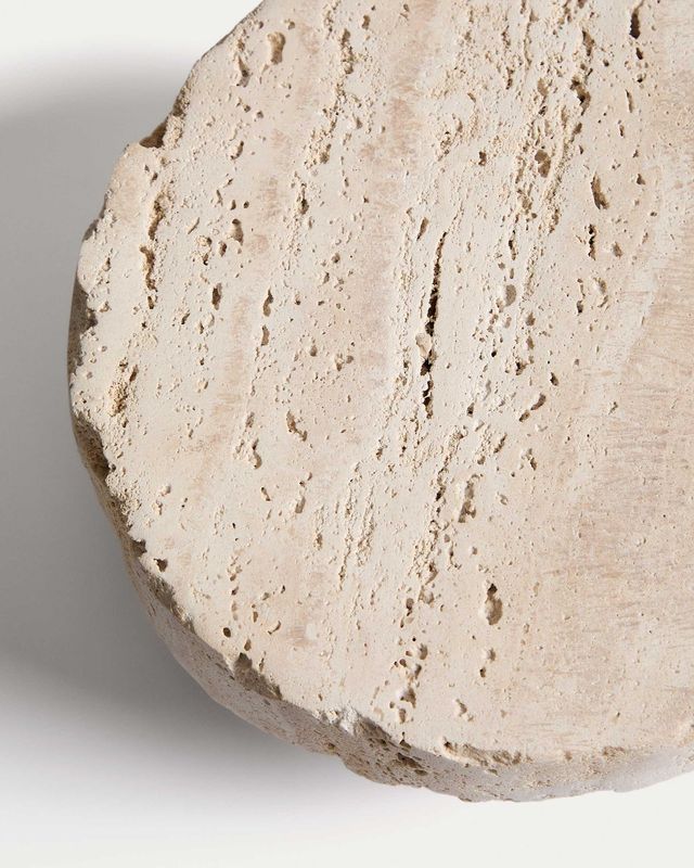 Centro de mesa Zuno de travertino con acabado bruto Ø 20 cm