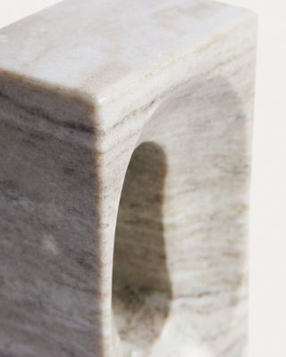Escultura Tesh de mármol beige 26 cm