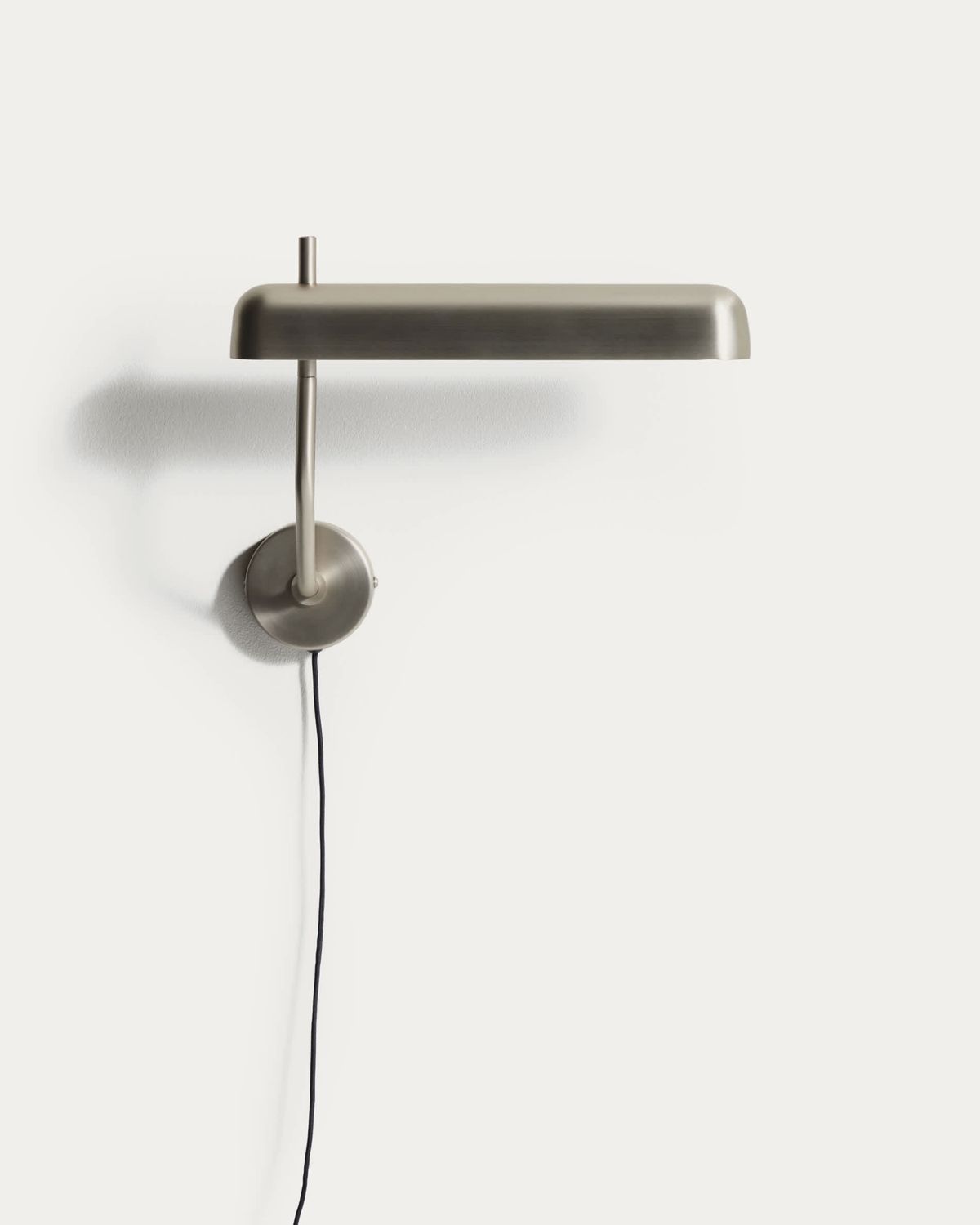 Aplique de pared Nelaia con acabado gris