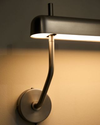 Aplique de pared Nelaia con acabado gris