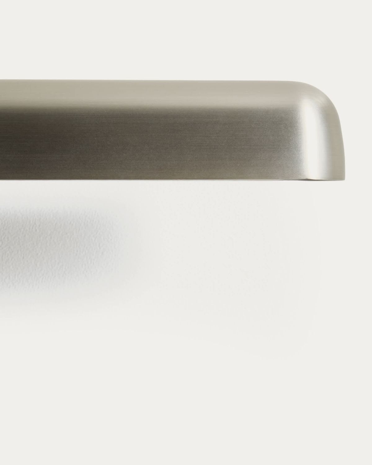 Aplique de pared Nelaia con acabado gris