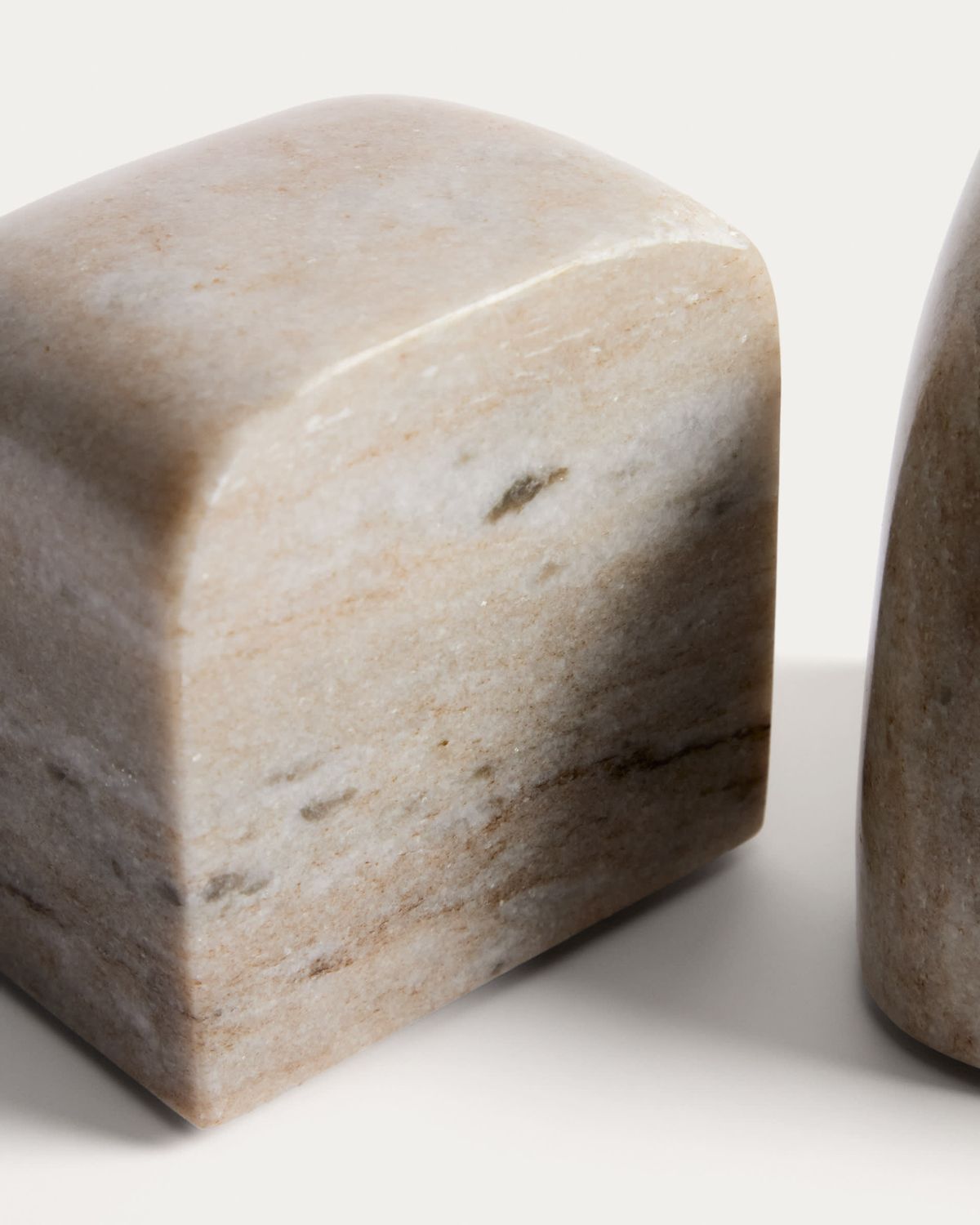 Sujetalibros Benine de mármol beige