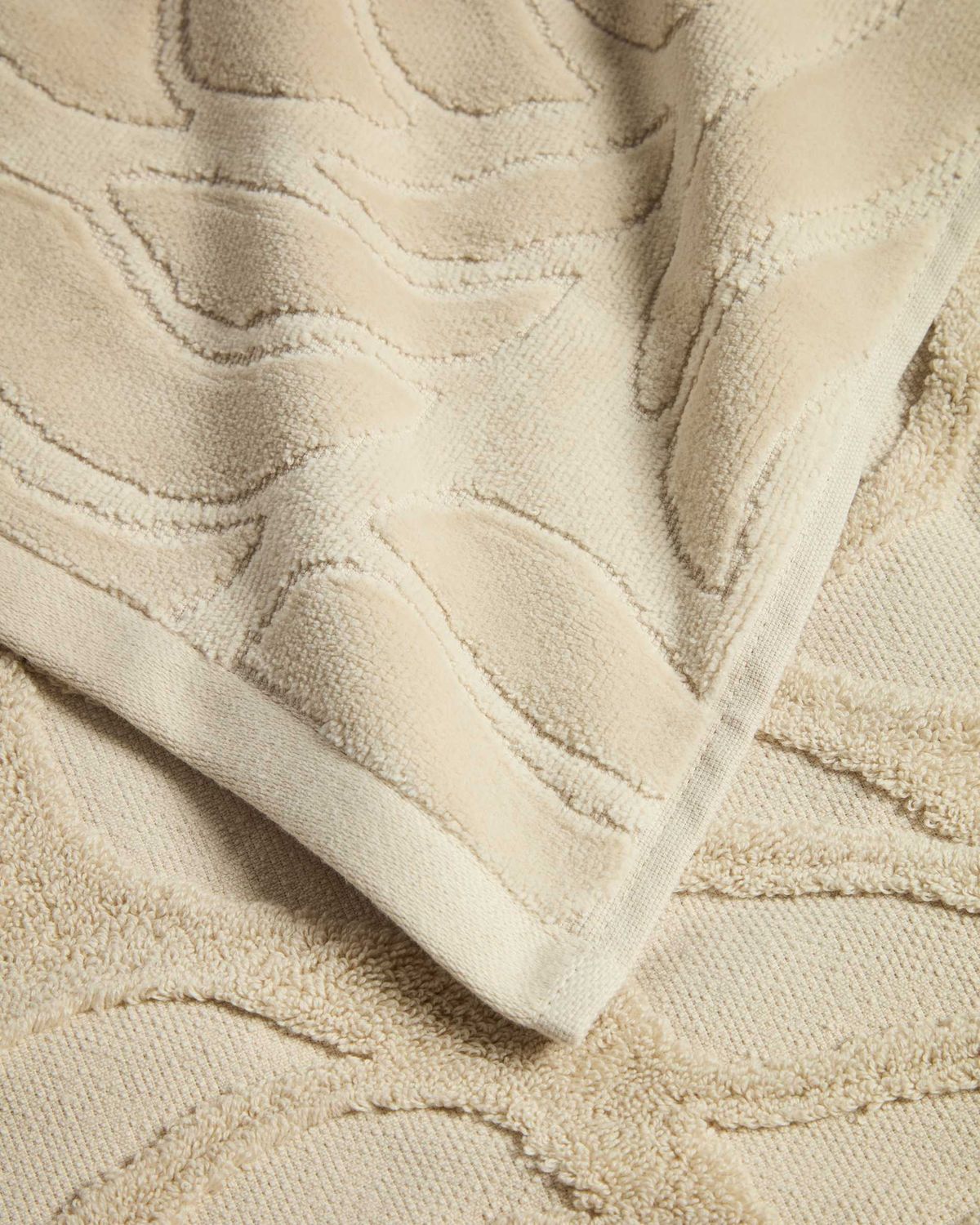 Toalla de baño Lurevi 100% algodón jacquard con acabado terciopelo beige 70 x 140 cm