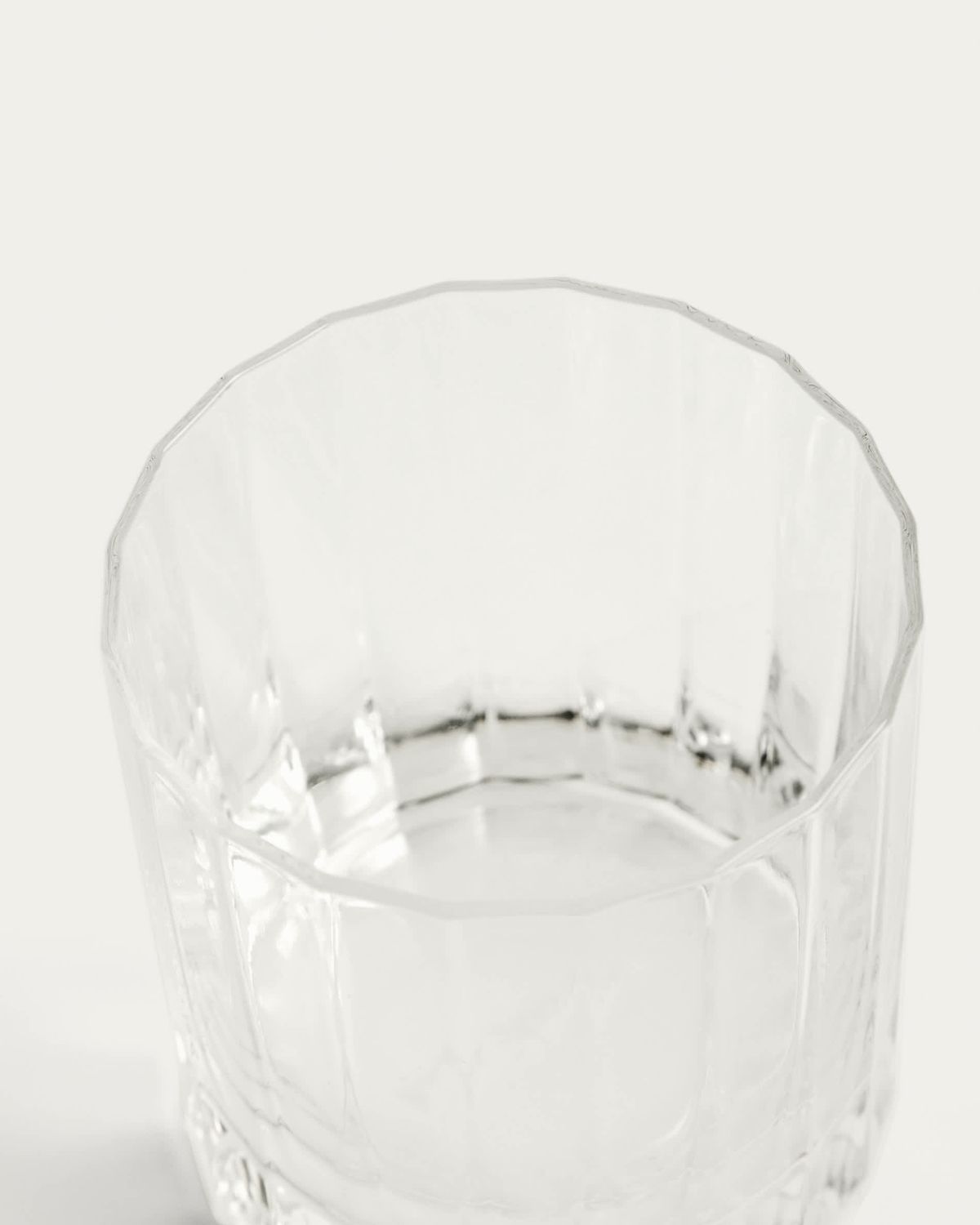 Vaso Nivor de vidrio transparente con relieve vertical tallado 30 cl