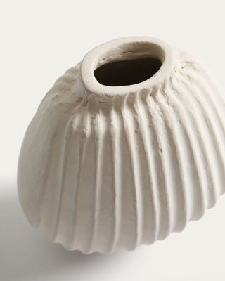 Jarrón Arisea de papel maché color crudo 18 cm