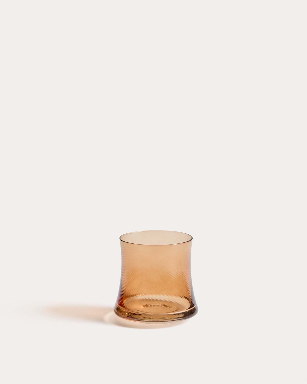Vaso Alori de vidrio ámbar con relieve 34 cl