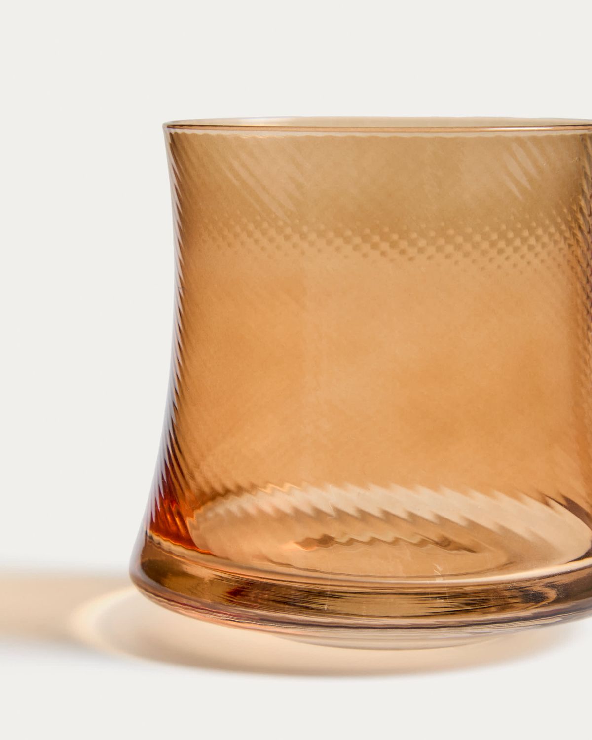 Vaso Alori de vidrio ámbar con relieve 34 cl