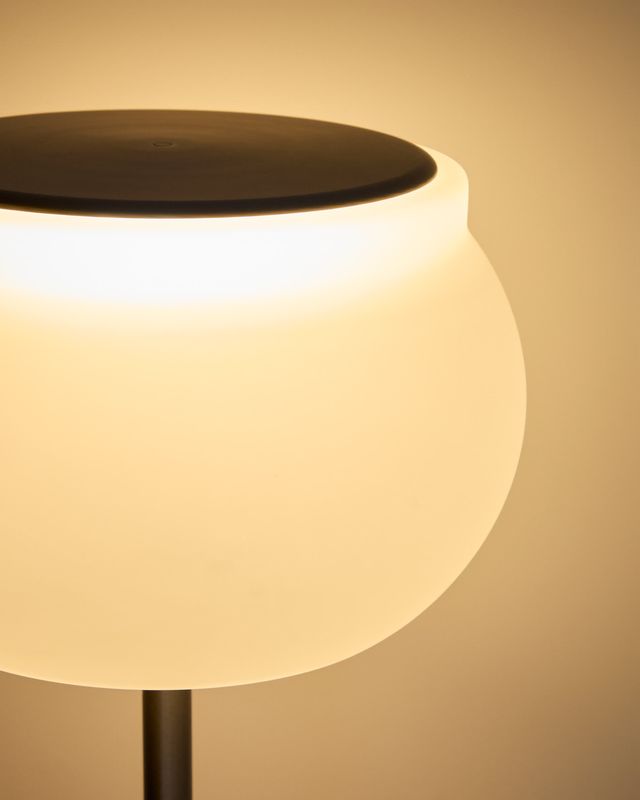 Lámpara de pie LED Leruna de vidrio glaseado y metal con acabado galvanizado
