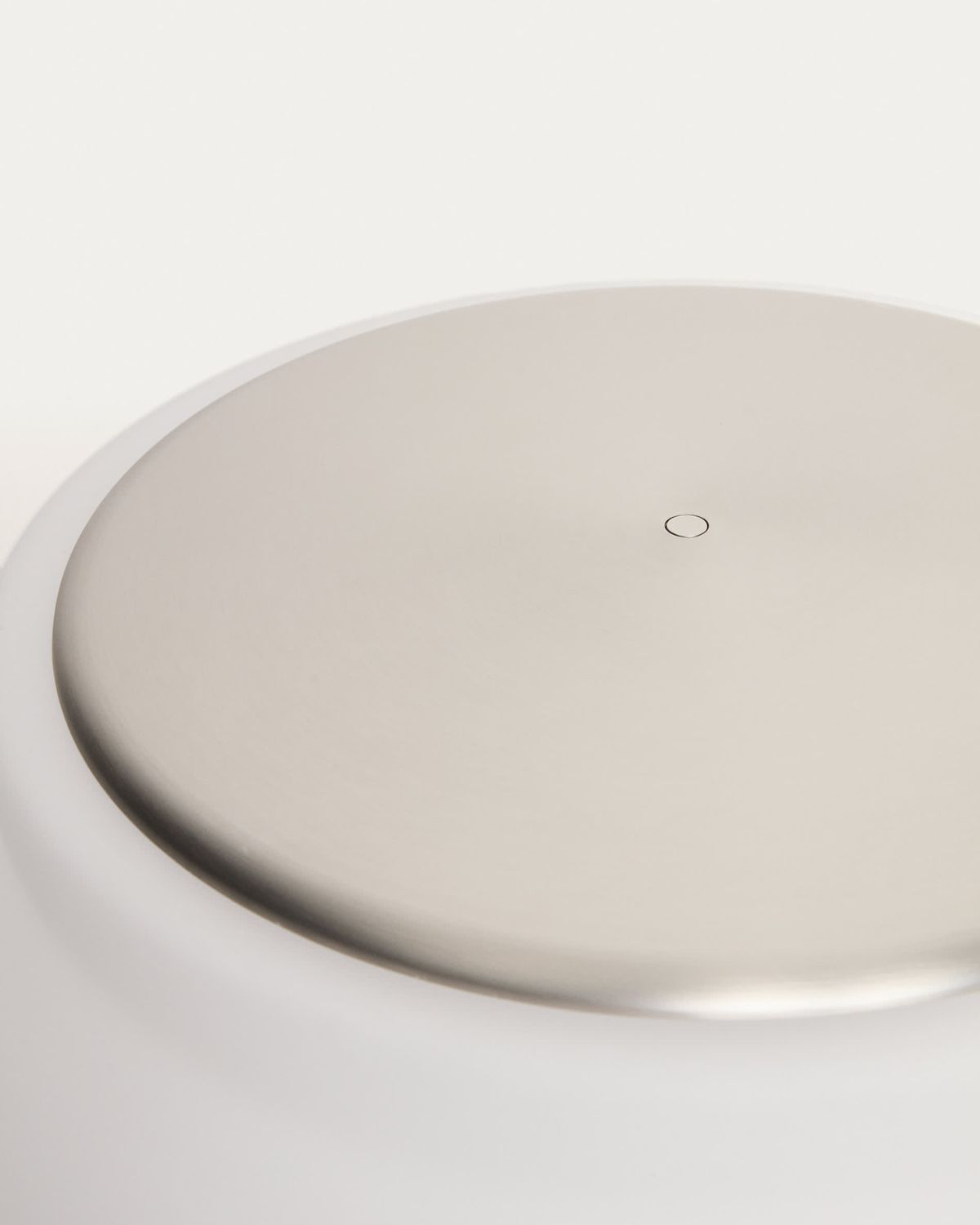 Lámpara de pie LED Leruna de vidrio glaseado y metal con acabado galvanizado