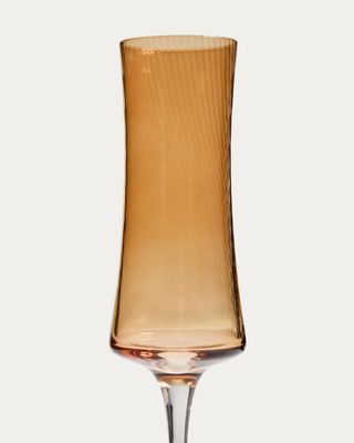 Copa de cava Alori de vidrio ámbar con relieve 15 cl