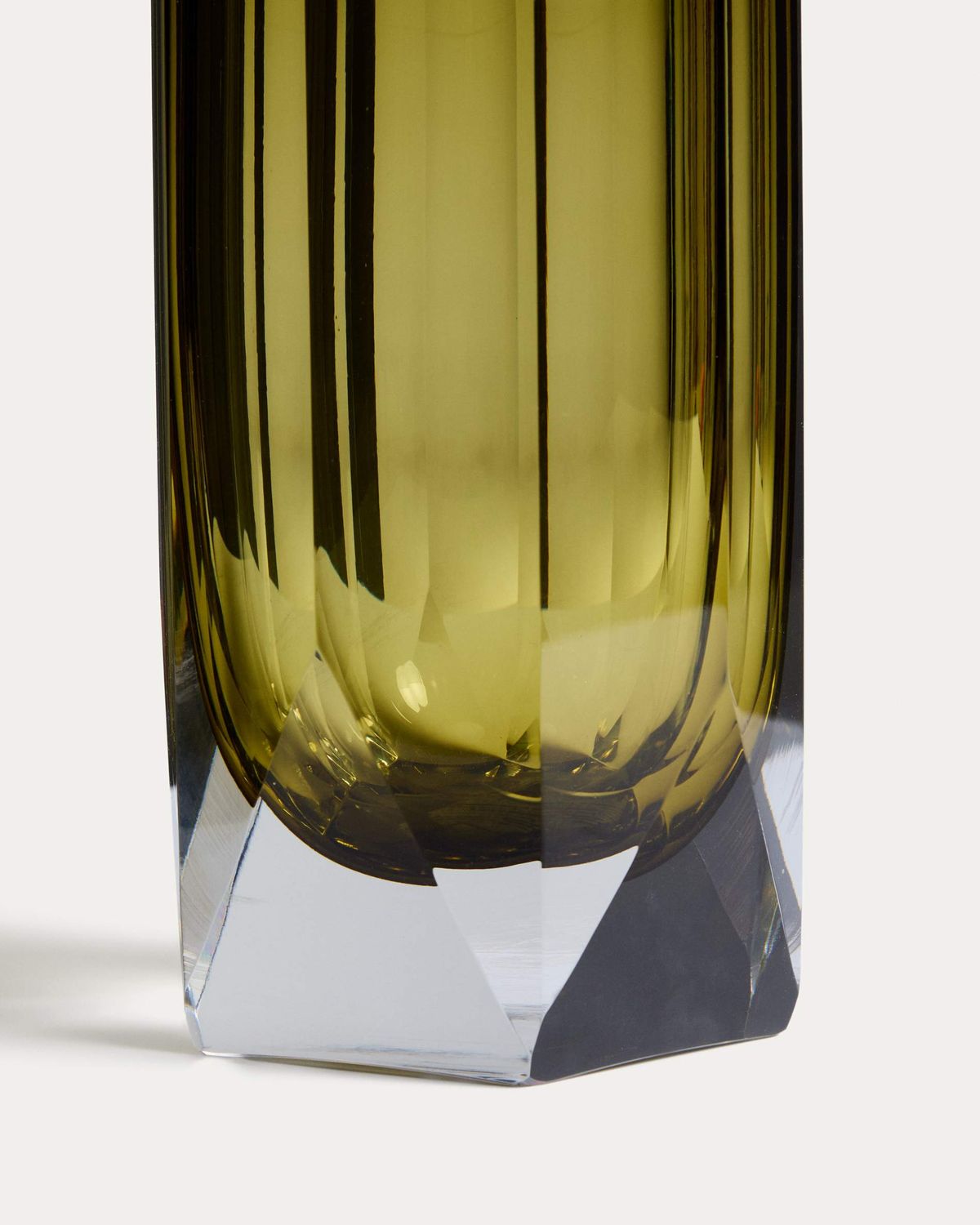Jarrón Uconi de vidrio verde oliva 26 cm