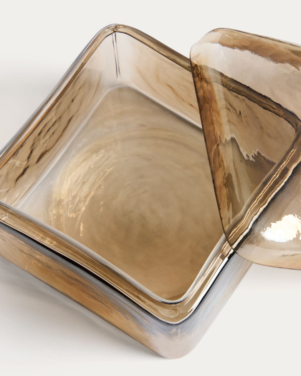 Caja decorativa Aveli de cristal beige tornasolado 14 x 14 cm