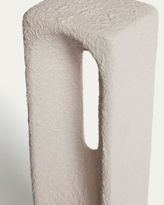 Escultura Vriona de papel maché color crudo 11 x 44,5 cm
