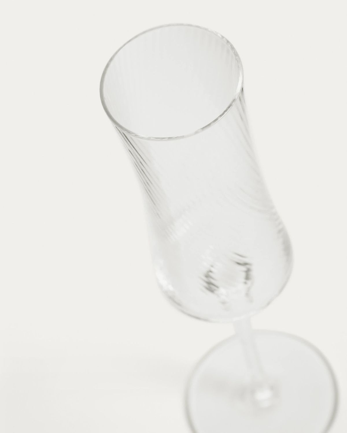 Copa de cava Alori de vidrio transparente con relieve 15 cl