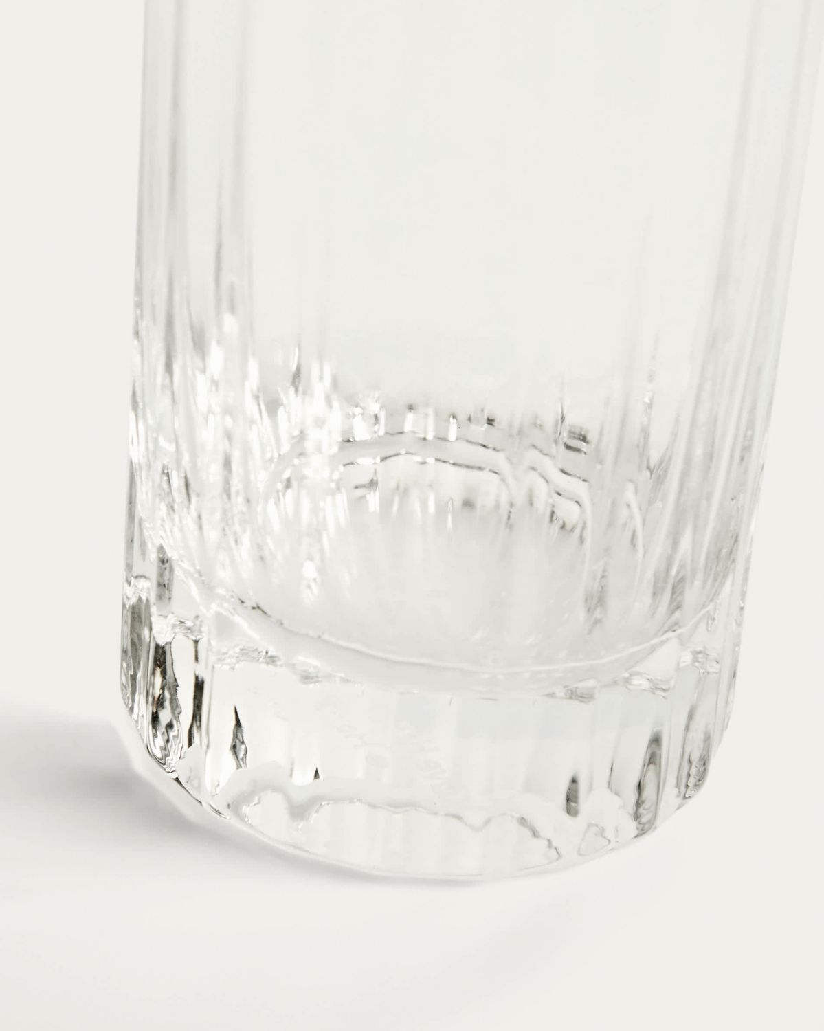 Vaso Nivor de vidrio transparente con relieve vertical tallado 30 cl