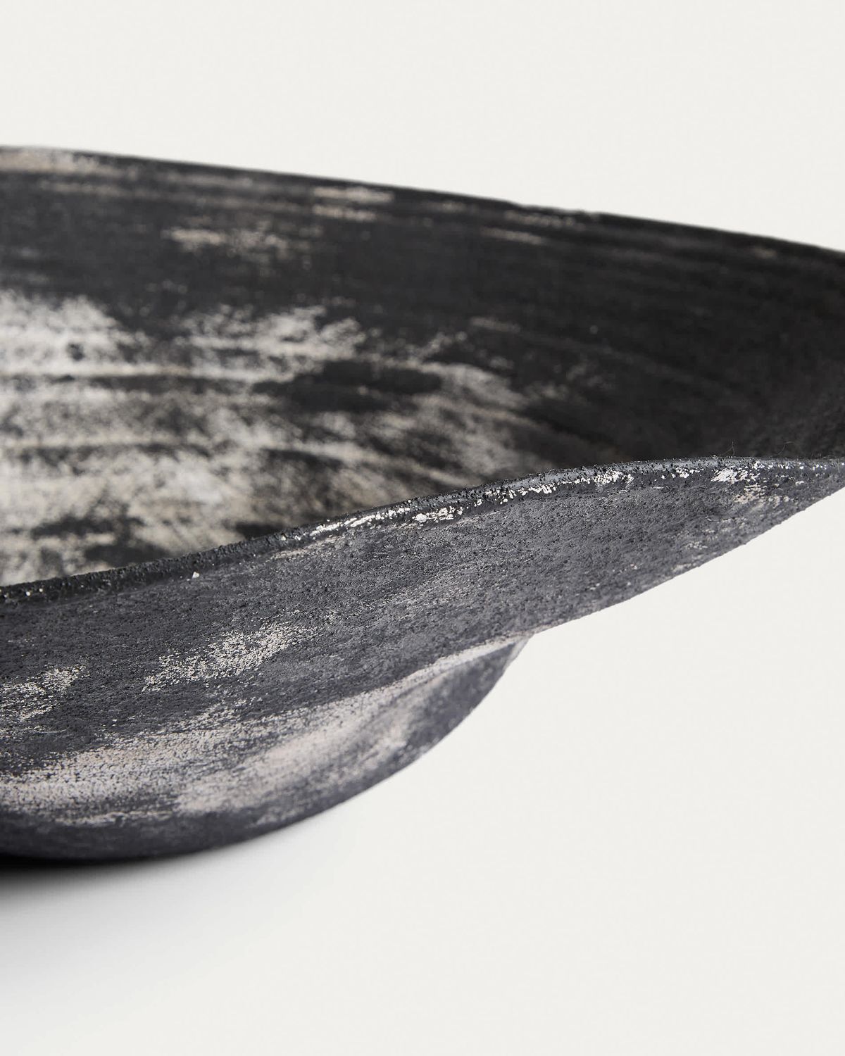 Centro de mesa Talua de cerámica negro 46 x 36 cm