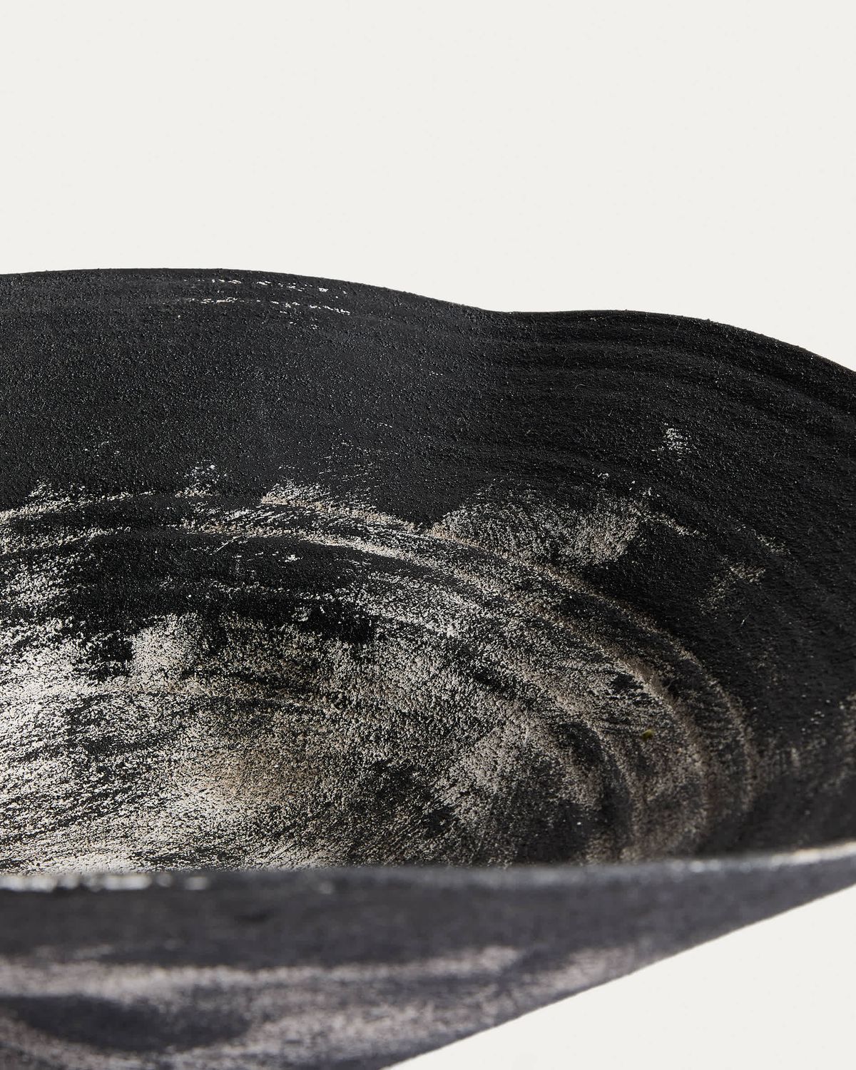 Centro de mesa Talua de cerámica negro 46 x 36 cm