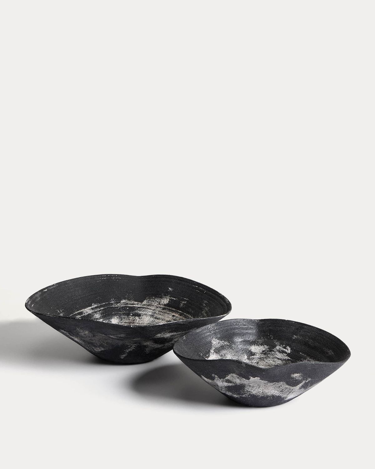 Centro de mesa Talua de cerámica negro 46 x 36 cm